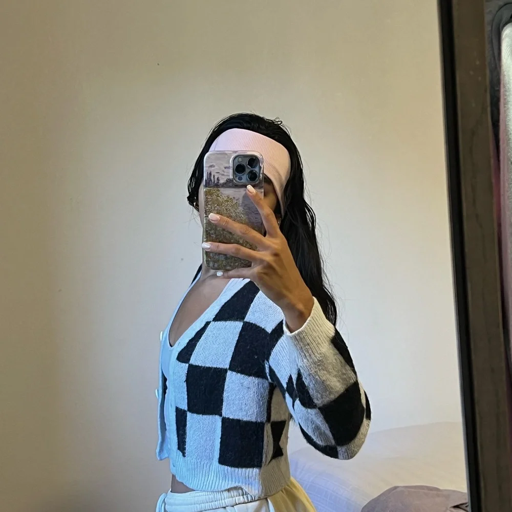 Checkered Black and White Cardigan - Picture 4 of 4